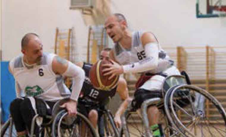 Diversi ragazzi di SBS mentre fanno sport