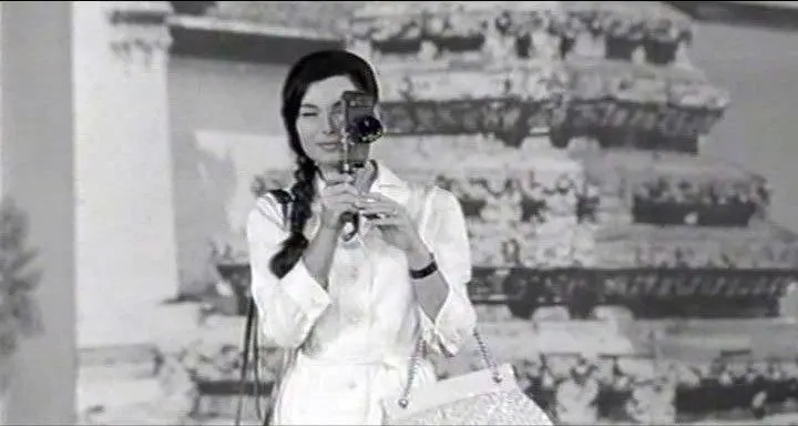 Rossana Schiaffino in RoGoPag (1963)