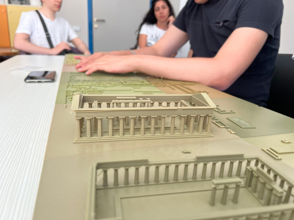 Un particolare della mappa 3D dell’area archeologica di Paestum. Si vede il lato lungo del tempio di Hera, anche detto Basilica.