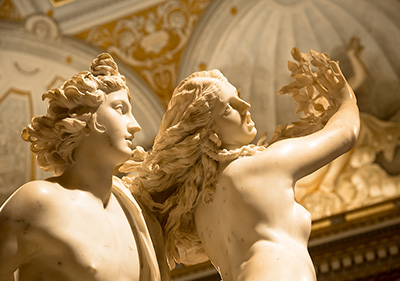 Sezione di scultura "Apollo e Dafne" di Gianlorenzo Bernini esposta presso la Galleria Borghese di Roma