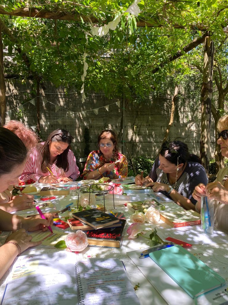 Gruppo di donne medea impegnate nell’attività di cavierdage