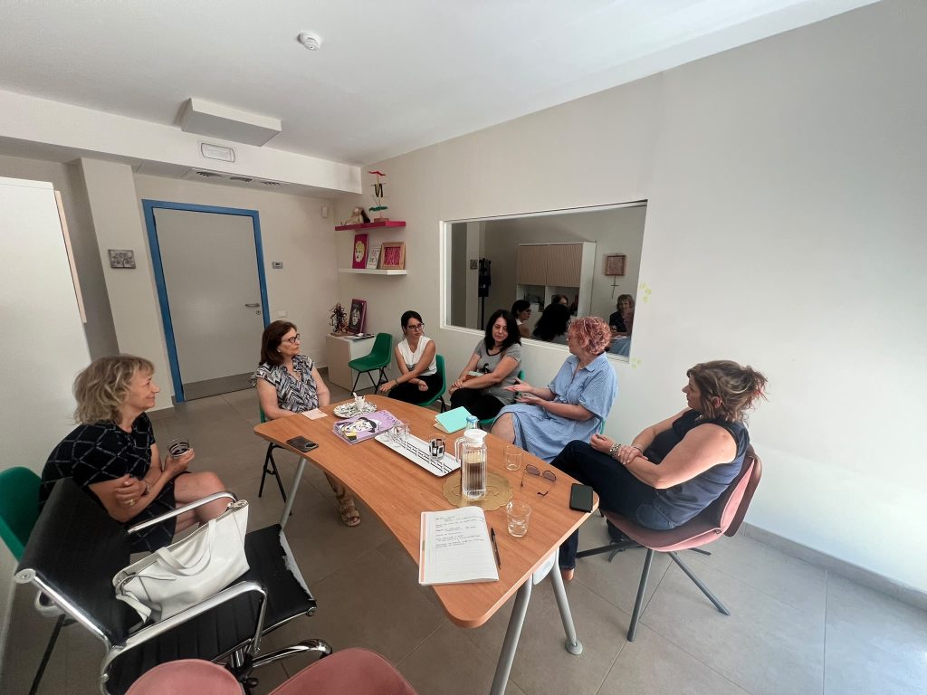 Immagine dell'incontro con Nicla Iacovino e le donne del gruppo Medea.